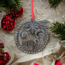 Load image into Gallery viewer, Nativity Ornament - Shooting Star Round