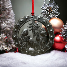Load image into Gallery viewer, Nativity Circle Ornament