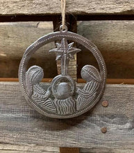 Load image into Gallery viewer, Nativity Ornament Circle